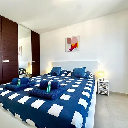 Charming 2-bedroom With Sea View, Panoramic Balcony, Ac Apartamento