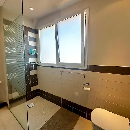 Charming 2-bedroom With Sea View, Panoramic Balcony, Ac Apartamento