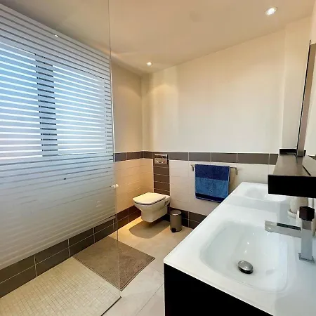 Charming 2-bedroom With Sea View, Panoramic Balcony, Ac Apartamento Cannes
